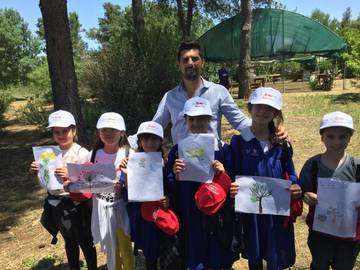 Maurizio Chiesa (Biotecgen) with the winners of the drawing competition